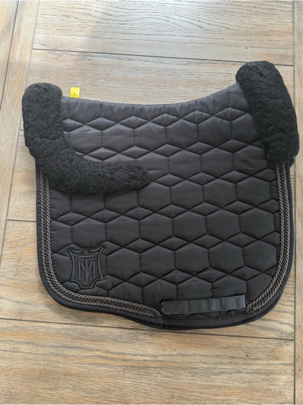 Mattes Black Quilted Saddle Pad with Genuine Sheepskin Trim - Picture 2 of 6